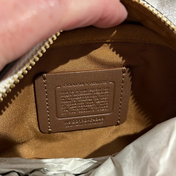 Coach X Peanuts Happy Camper Small Boxy Cosmetic Case With Woodstock - Picture 7 of 8